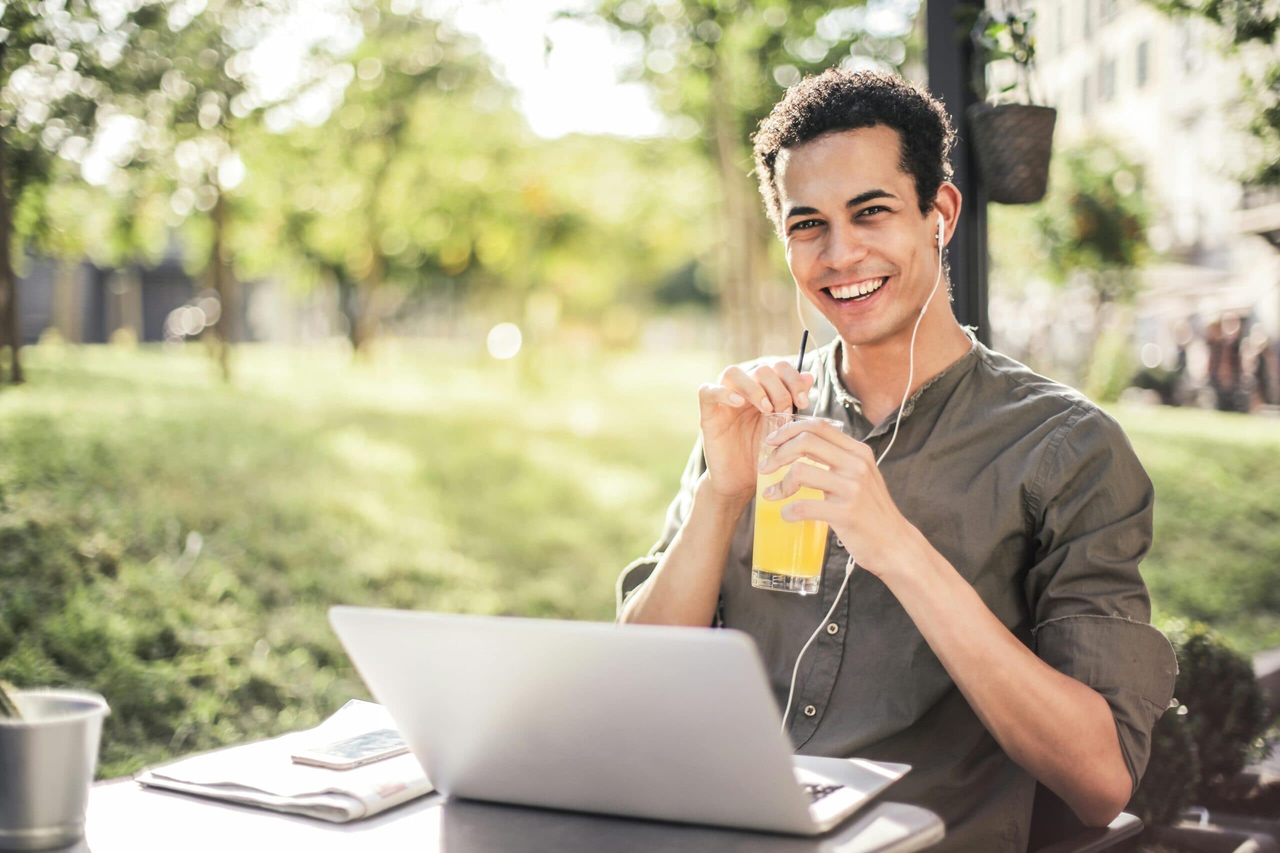 Streamlining Your Notary Needs: Online Notarization with Looking Glass Runners